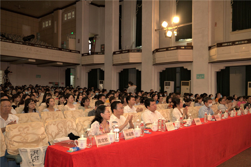 2前排就座出席的領(lǐng)導(dǎo)、嘉賓.jpg