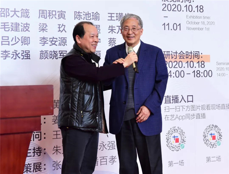 6桂林市美術(shù)家協(xié)會(huì)名譽(yù)主席、廣西師范大學(xué)原副校長白曉軍與南京藝術(shù)學(xué)院教授、博士生導(dǎo)師周積寅共同宣布畫展開幕（廖茹畫  攝）  .jpg