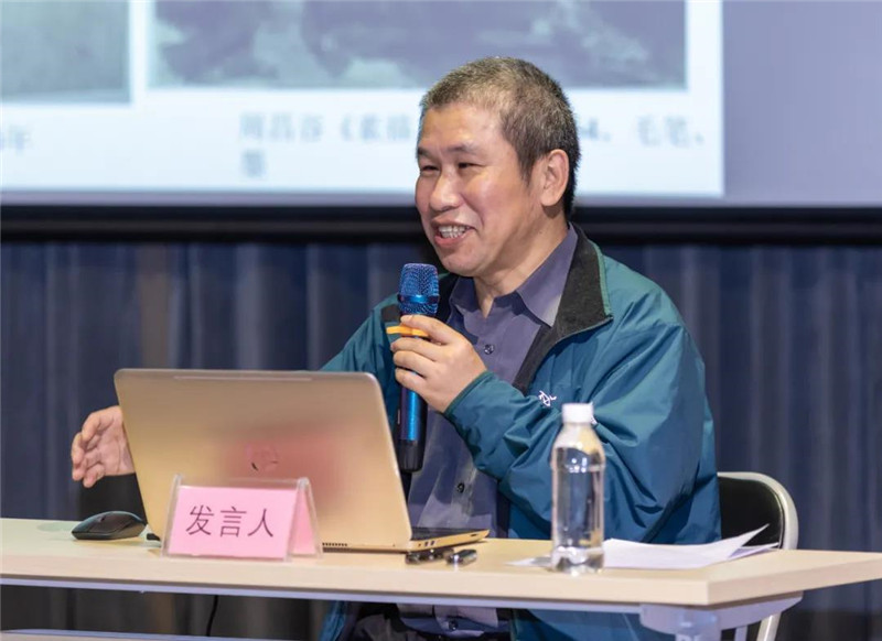 25中國美術(shù)學(xué)院藝術(shù)人文學(xué)院教授、博士生導(dǎo)師毛建波作題為《近現(xiàn)代美術(shù)史的掘進(jìn)與深化——以黃羲研究展示為例》的發(fā)言（黃珊虎 攝）.jpg