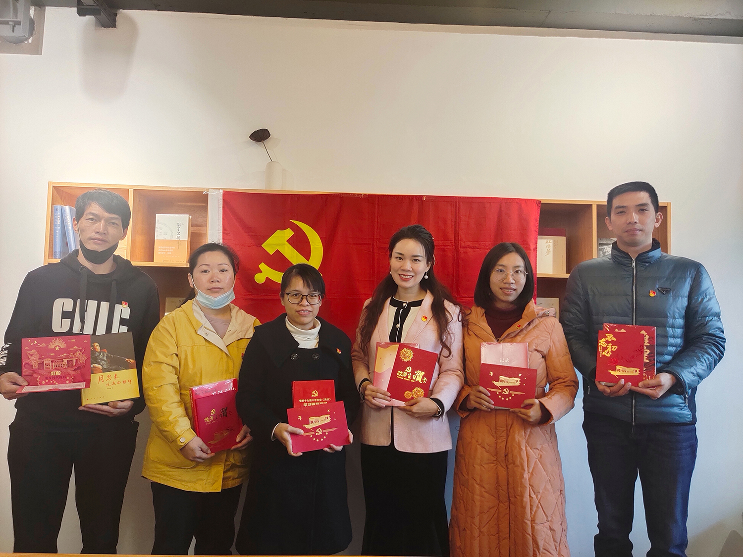獨(dú)秀書房黨支部集體過(guò)“政治生日”.jpg
