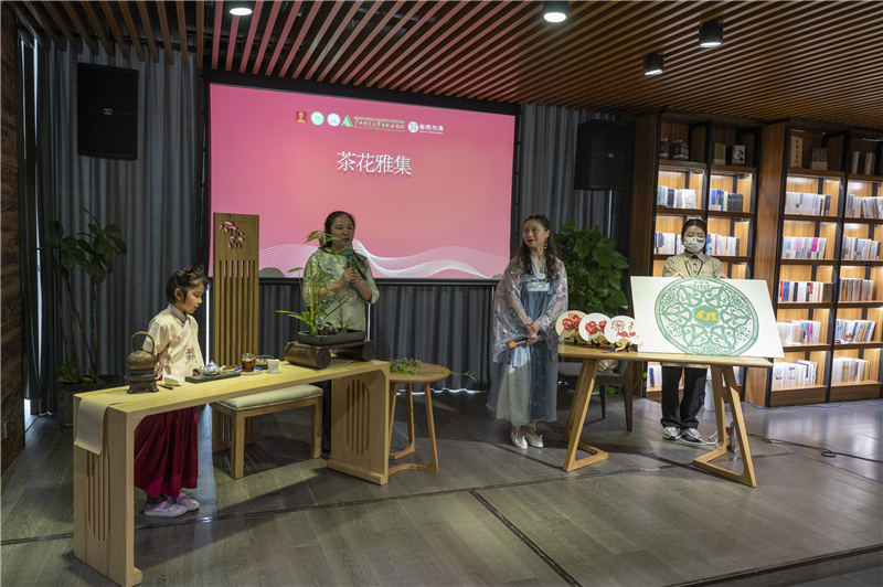 中國(guó)會(huì)場(chǎng)舉辦的“茶花雅集”中越文化體驗(yàn)活動(dòng) (1).png