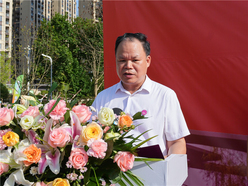 廣西師范大學(xué)出版社集團(tuán)黨委書記、董事長黃軒莊在奠基儀式上致辭.jpg