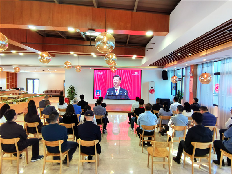 1.集中收聽收看黨的二十大開幕會(huì)現(xiàn)場.jpg