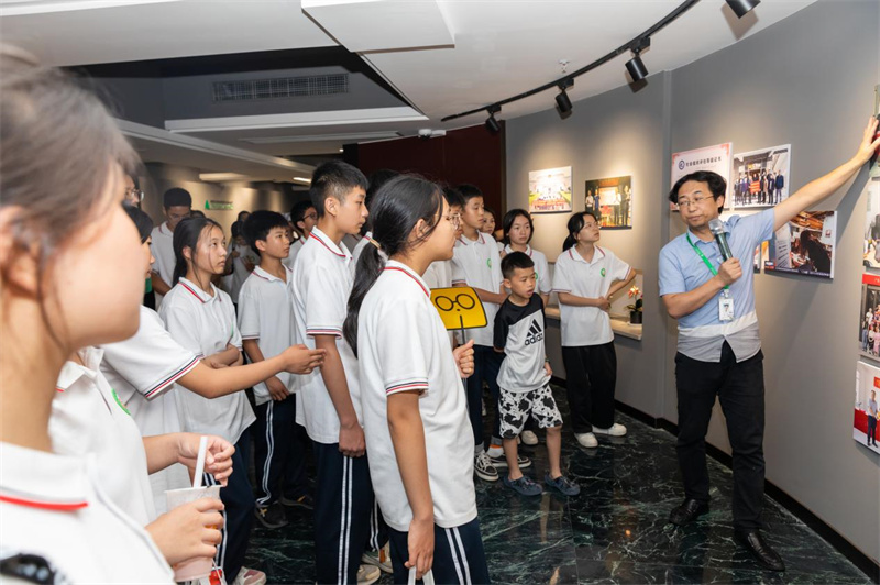 “獨秀班”同學參觀社史館.jpg