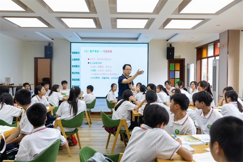 “獨秀班”同學在課堂現(xiàn)場.jpg