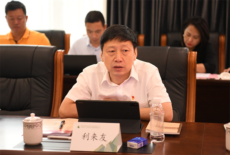 1.自治區(qū)黨委宣傳部副部長(zhǎng)利來友講話 李顯楊攝.jpg