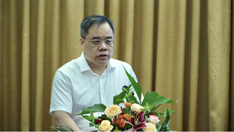 濟(jì)南出版有限責(zé)任公司黨委書記、董事長謝金嶺在開幕式上致辭.jpg