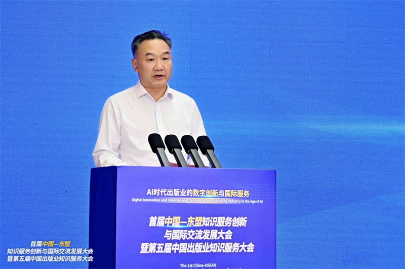 廣西壯族自治區(qū)黨委宣傳部副部長、新聞出版局和版權(quán)局局長王曉華致辭.jpg