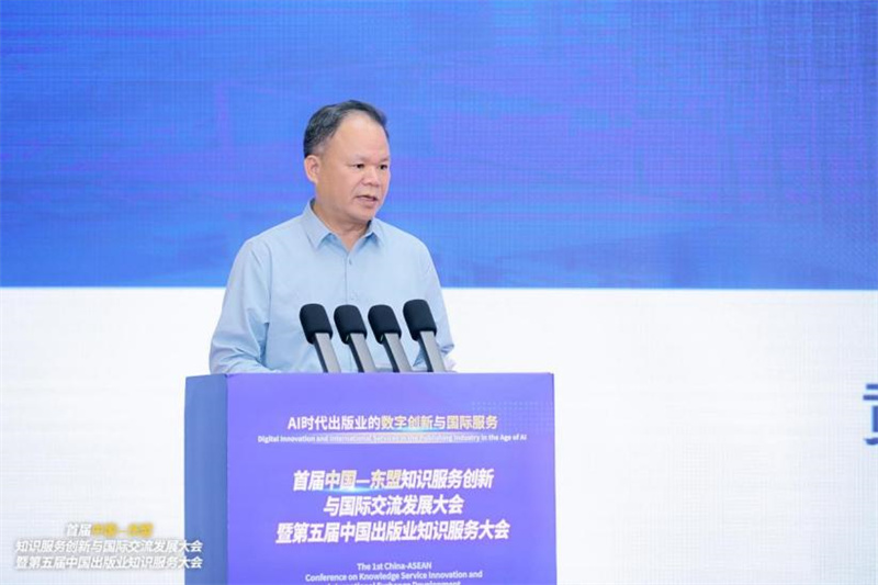 廣西師范大學(xué)出版社集團(tuán)有限公司黨委書記、董事長黃軒莊介紹聯(lián)盟成立背景_副本.jpg