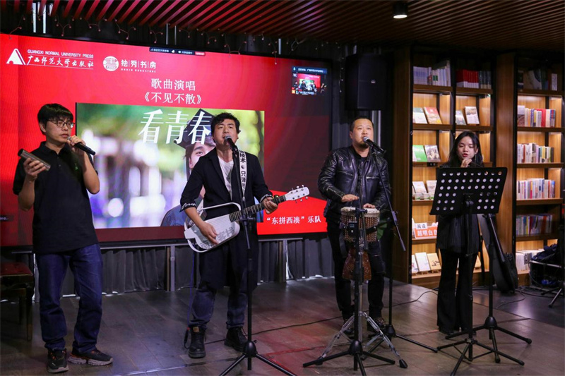 樂隊演唱(1).jpg