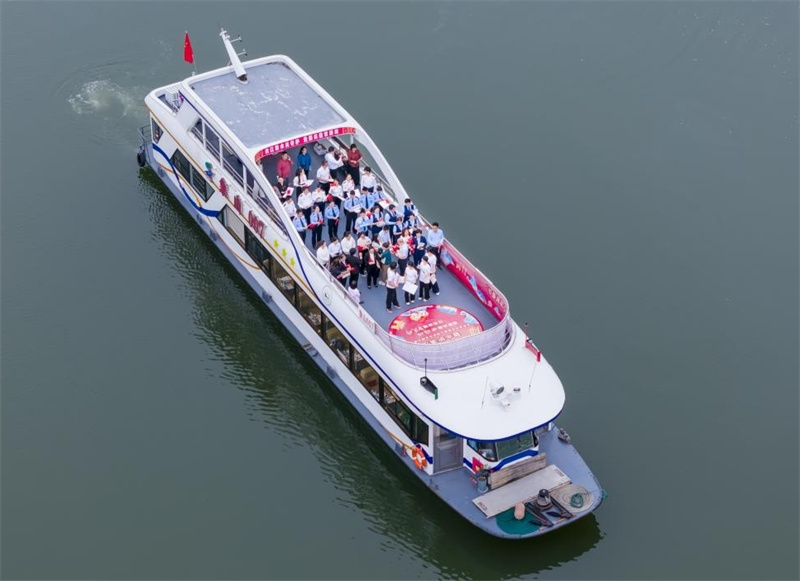 “山水共讀·詩(shī)話(huà)漓江”主題活動(dòng)現(xiàn)場(chǎng).jpg