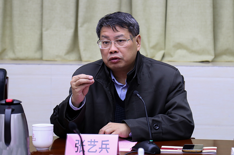 集團(tuán)公司黨委書記、董事長(zhǎng)張藝兵.jpg