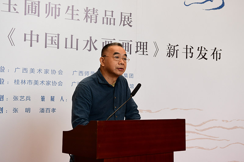 3.廣西美術(shù)家協(xié)會(huì)副主席、桂林市美術(shù)家協(xié)會(huì)主席張賢致辭（李顯楊攝）.JPG