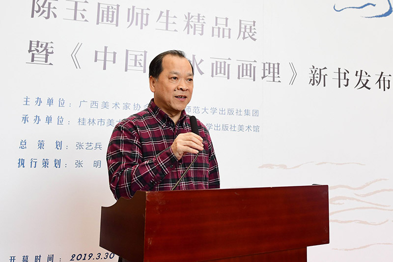 4.廣西師范大學(xué)原副校長(zhǎng)、桂林市美術(shù)家協(xié)會(huì)名譽(yù)主席白曉軍宣布畫展開幕（李顯楊攝）.JPG