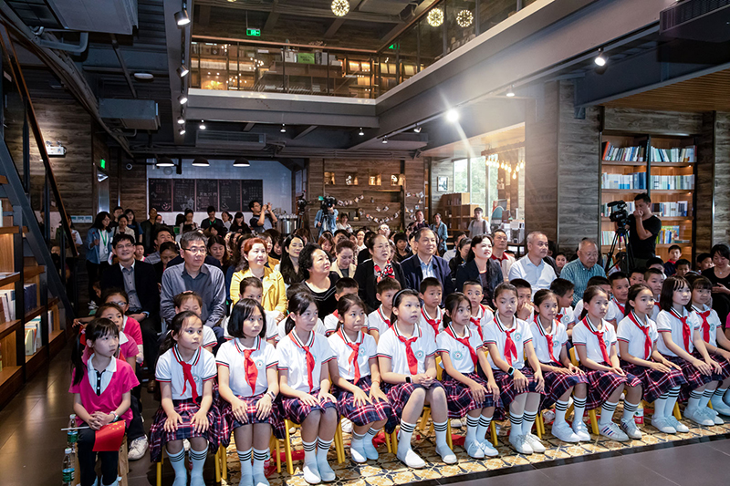 1555832198107329.jpg 獨秀書房·旗艦店主會場現(xiàn)場(黃珊虎攝).jpg