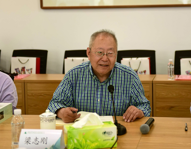 季羨林學(xué)生，北京市教育學(xué)會文化傳承與創(chuàng)新教育研究會顧問，曾任國家檔案局中央檔案館司長的梁志剛先生發(fā)言（廖茹畫攝）.jpg