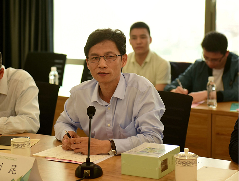 光明日報高級記者、文摘報總編輯、中國文摘報研究會會長劉昆發(fā)言（廖茹畫攝）.jpg