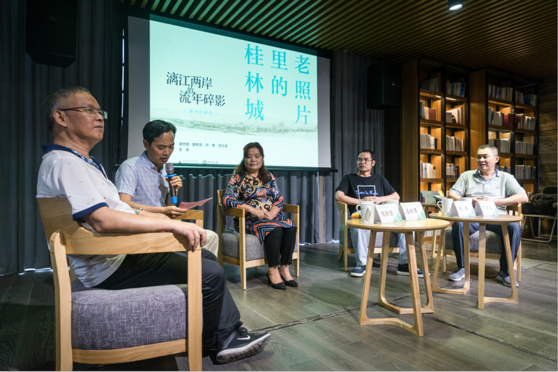 發(fā)布會(huì)現(xiàn)場(chǎng)。凌世君（左三）、龐鐵堅(jiān)（左一）、劉春（左四）、鄧云波（左五）對(duì)談，分享該書的緣起，文哥（左二）主持（落霞攝）.png