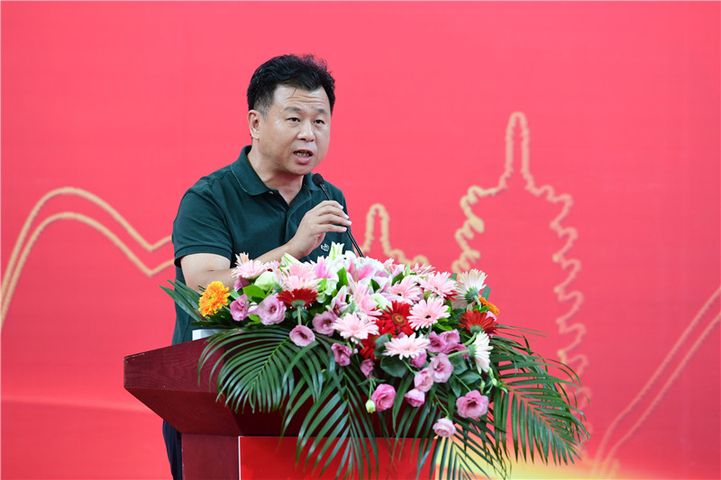 中國美術(shù)發(fā)行專業(yè)委員會(huì)第五屆委員會(huì)副主任委員、福建美術(shù)出版社社長兼總編輯郭武致辭 李顯楊 攝.JPG