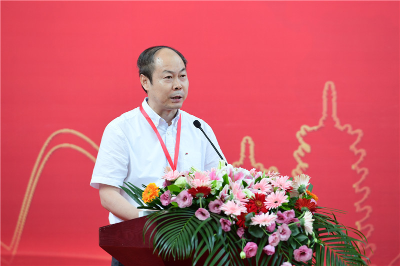 中國出版協(xié)會(huì)常務(wù)理事、陜西師大出版社董事長兼社長劉東風(fēng)致辭 李顯楊 攝.JPG
