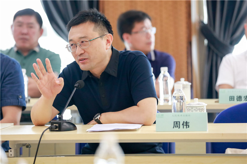 人民美術(shù)出版社社長周偉作主題.jpg