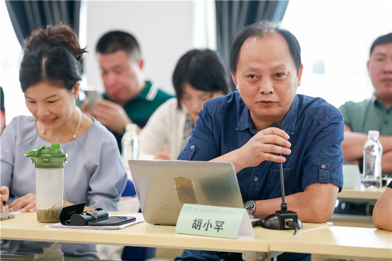 浙江人民美術(shù)出版社社長胡小罕分享浙江人美的市場選擇與實踐經(jīng)驗.jpg