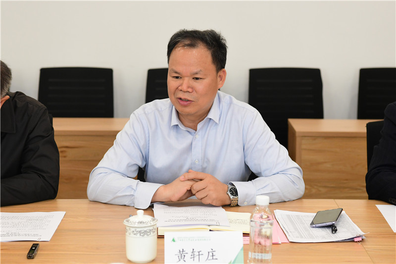 集團公司黨委書記、董事長黃軒莊作工作匯報.jpg
