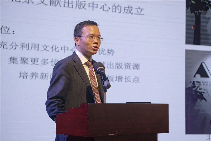 廣西師范大學(xué)出版社集團(tuán)黨委副書記、總編輯湯文輝發(fā)言（李顯楊 攝）.jpg
