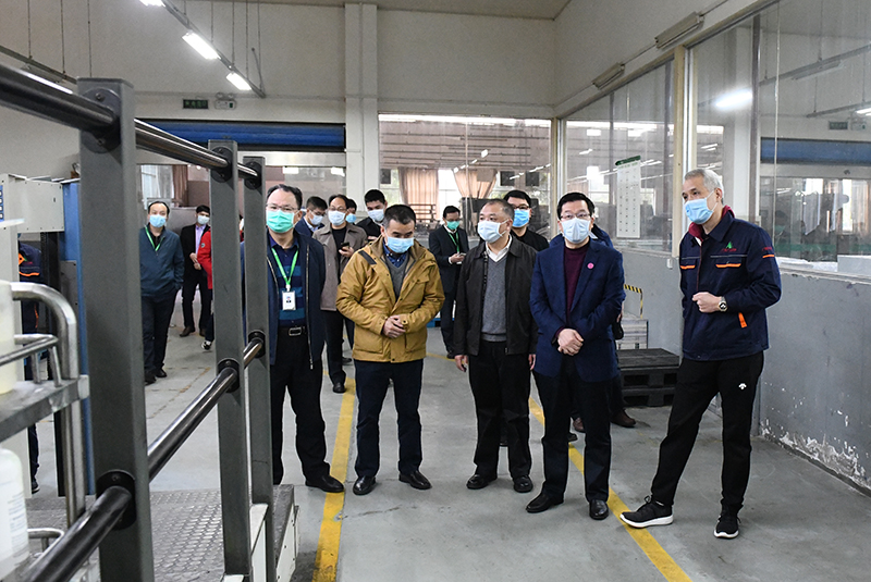 到出版社集團(tuán)廣大印務(wù)公司印刷車間、裝訂車間查看02.jpg