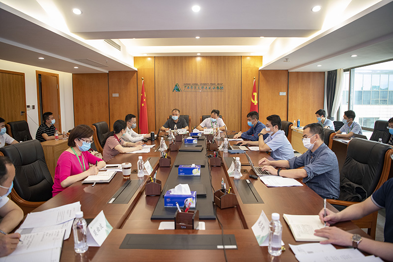 校黨委副書記趙鐵到集團公司指導風險防控工作配圖.jpg