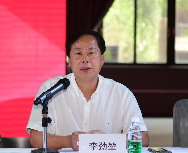 2中國美術(shù)家協(xié)會副主席、廣東省文聯(lián)主席、廣東省美術(shù)家協(xié)會主席、廣州美術(shù)學(xué)院院長李勁堃致辭（秦念 攝）.JPG