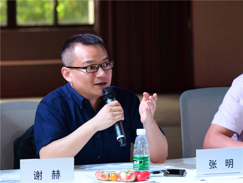 廣西師范大學(xué)出版社美術(shù)館館長、美術(shù)分社總編輯張明出席簽約儀式（秦念 攝）.JPG